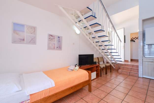 Apartment  Vitorio 3 - located by the beach of Vladarka Bay for 3 people in Mali Lošinj, Croatia.