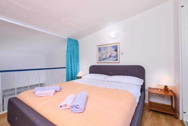 Apartment  Vitorio 3 - located by the beach of Vladarka Bay in Mali Lošinj