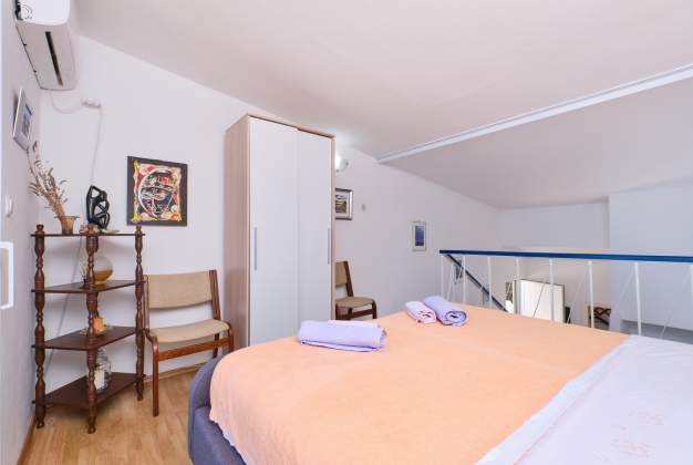 Apartment  Vitorio 3 - located by the beach of Vladarka Bay for 3 people in Mali Lošinj, Croatia.