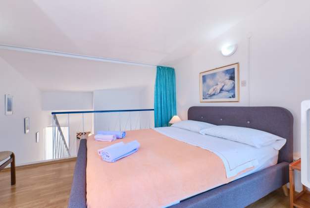 Apartment  Vitorio 3 - located by the beach of Vladarka Bay for 3 people in Mali Lošinj, Croatia.