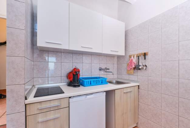 Apartment  Vitorio 3 - located by the beach of Vladarka Bay in Mali Lošinj