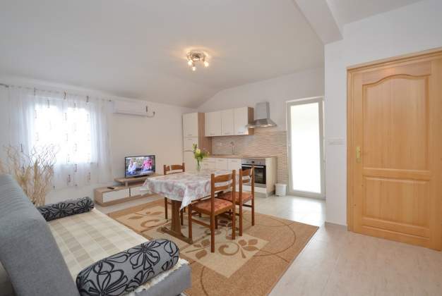 Apartment Lakić 3, Beachside Comfort for 2-3 Guests in Artatore