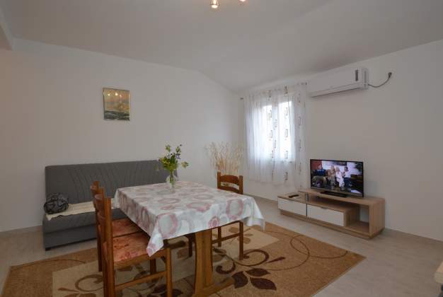 Apartment Lakić 3, Beachside Comfort for 2-3 Guests in Artatore