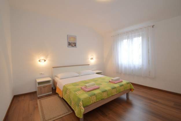 Apartment Lakić 3, Beachside Comfort for 2-3 Guests in Artatore