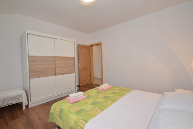 Apartment Lakić 3, Beachside Comfort for 2-3 Guests in Artatore