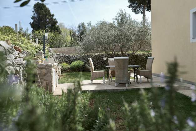 Apartment Sven 2 accommodation for 4 people, Veli Lošinj