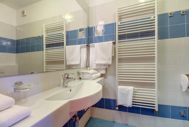 Hotel Manora, Double room Standard - Nerezine, Croatia  