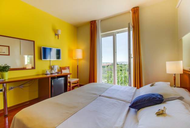 Hotel Manora, Double room Standard - Nerezine, Croatia  