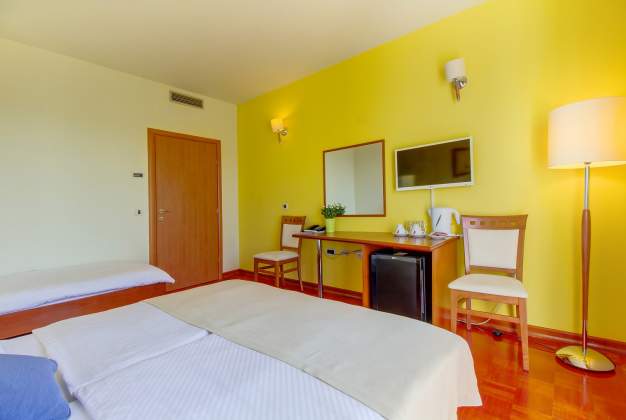Hotel Manora, Double room Standard - Nerezine, Croatia  