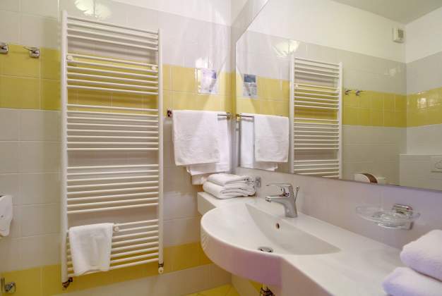 Hotel Manora, Double room Standard - Nerezine, Croatia  