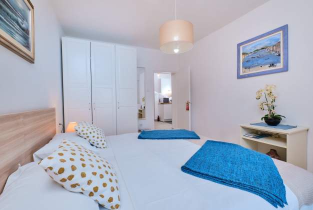 Apartment Gari 2 warm and cozy atmosphere with a floral terrace for 2 people, Mali Lošinj.