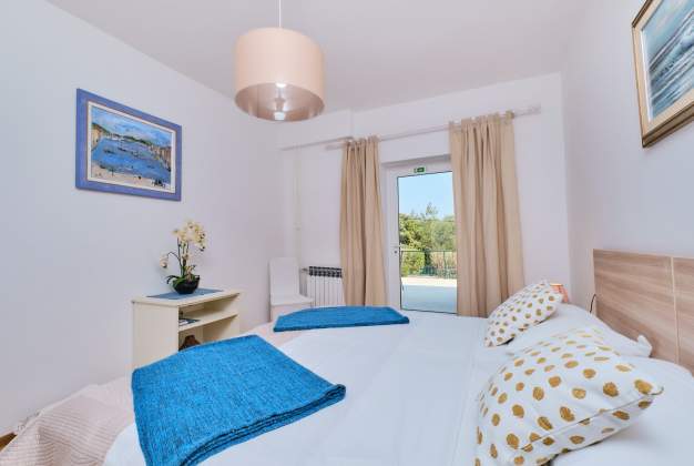 Apartment Gari 2 warm and cozy atmosphere with a floral terrace for 2 people, Mali Lošinj.