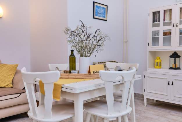 Apartment Gari 2 warm and cozy atmosphere with a floral terrace for 2 people, Mali Lošinj.