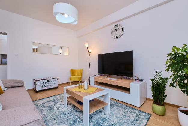 Apartment Gari 2 warm and cozy atmosphere with a floral terrace for 2 people, Mali Lošinj.