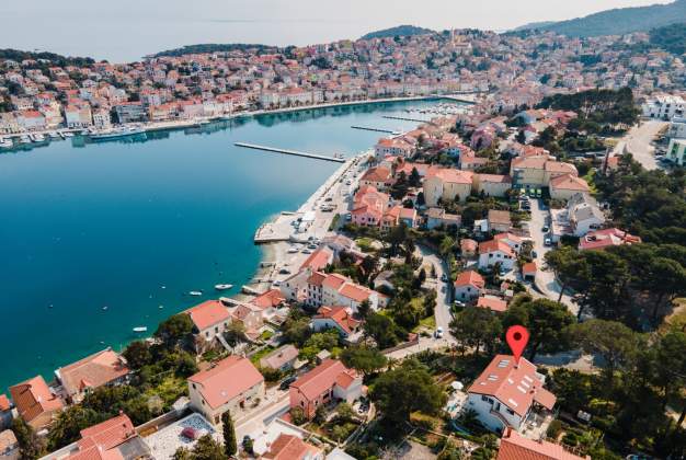 Apartment Gari 2 warm and cozy atmosphere with a floral terrace for 2 people, Mali Lošinj.