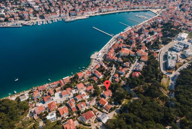 Apartment Gari 2 warm and cozy atmosphere with a floral terrace for 2 people, Mali Lošinj.