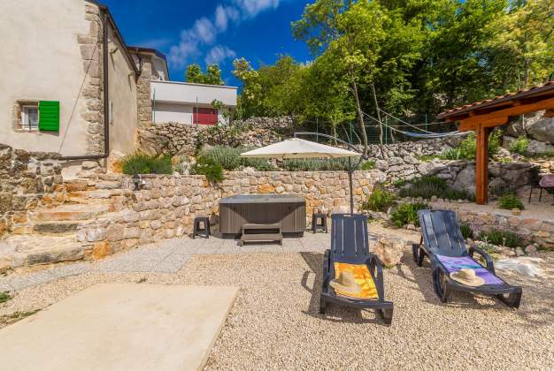 Vacation house Salvia - the beautiful vacation home in a rural setting Filozici, Cres, Croatia