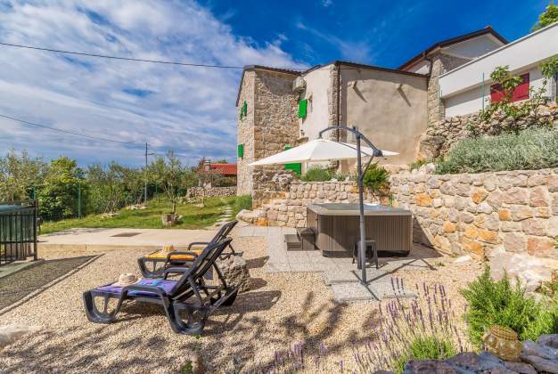 Vacation house Salvia - the beautiful vacation home in a rural setting Filozici, Cres, Croatia