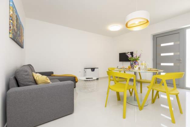 Apartment Yellow modern accommodation for 4 people near Kadin, Mali Lošinj