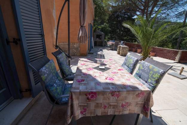 Apartmaji Ria  B4 - Veli Lošinj, Hrvaška