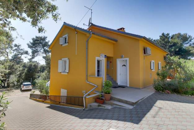 Apartment Bogdan 3 accommodation in the greenery of Artatore, Mali Lošinj