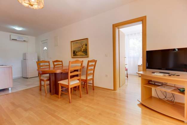 Apartment Bogdan 4 for two to three people in quiet Artatore