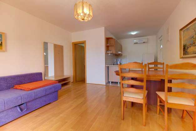 Apartment Bogdan 4 for two to three people in quiet Artatore