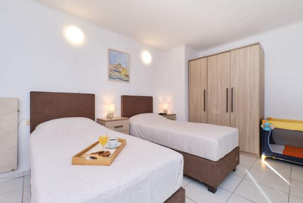 Apartmaji Antares 3 - toplo in diskretno okolje za 6 oseb v Mali Lošinj.