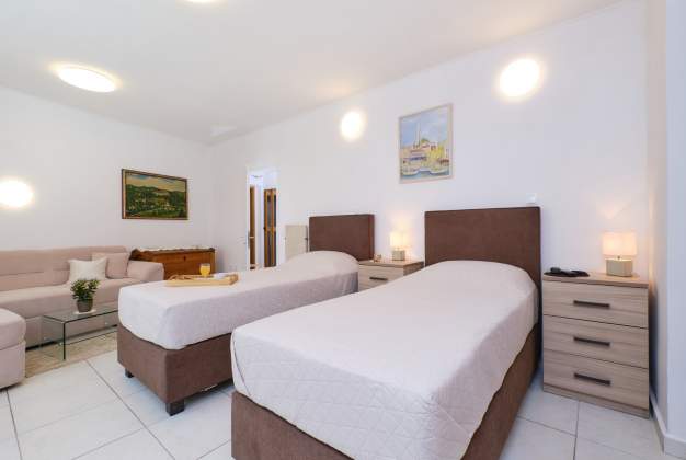 Apartment Antares 3 - warm and discreet ambiance for 6 persons, Mali Lošinj.