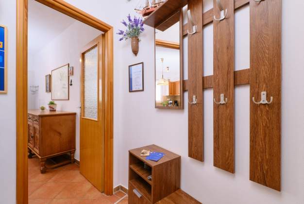 Apartman Antares 3 - topao i diskretan ambijent za 6 osoba, Mali Lošinj.