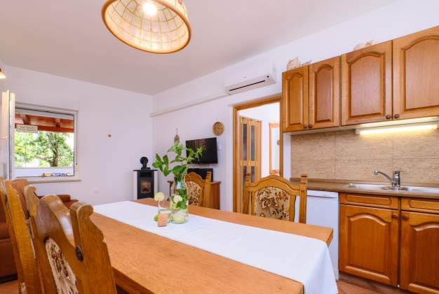 Apartment Antares 3 - warm and discreet ambiance for 6 persons, Mali Lošinj.