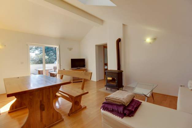 Apartment Bogdan 5 comfortable accommodation for 4 people in Artatore, Mali Lošinj