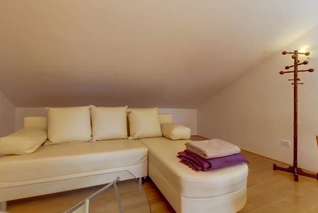 Apartment Bogdan 5 comfortable accommodation for 4 people in Artatore, Mali Lošinj