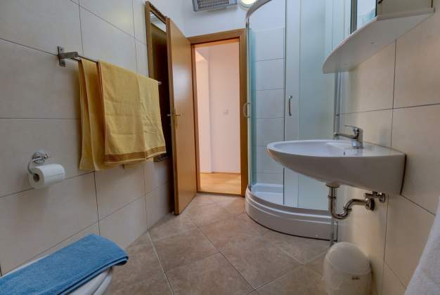 Apartment Bogdan 5 comfortable accommodation for 4 people in Artatore, Mali Lošinj
