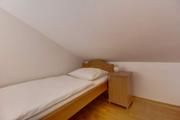 Apartment Bogdan 5 comfortable accommodation for 4 people in Artatore, Mali Lošinj