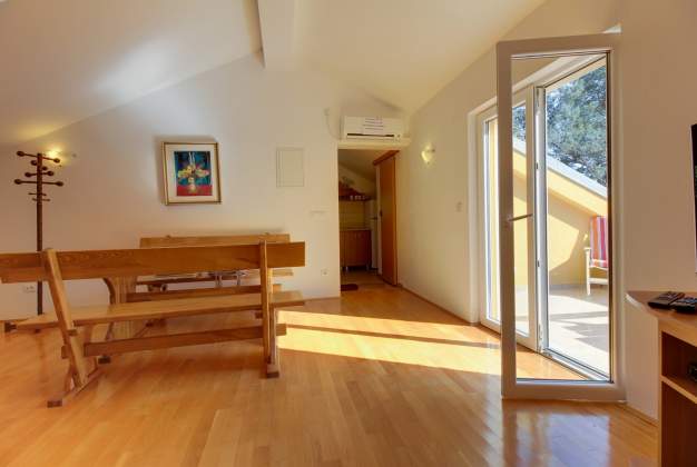 Apartment Bogdan 5 comfortable accommodation for 4 people in Artatore, Mali Lošinj