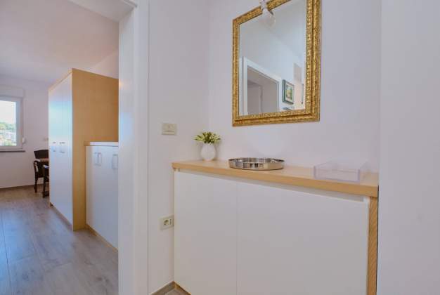 Apartment Natali 3 Sea View | Mali Lošinj, Near Čikat Bay – 10