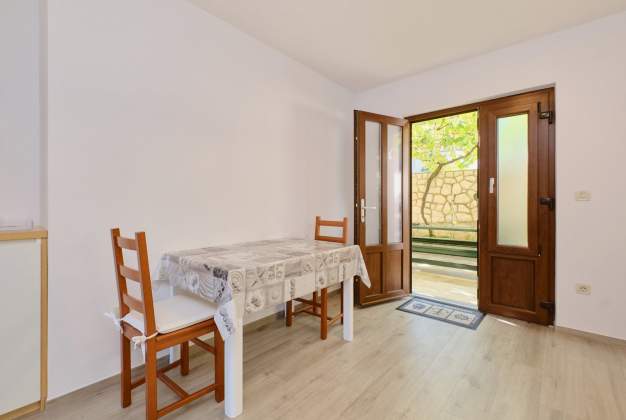 Apartment Natali 3 Sea View | Mali Lošinj, Near Čikat Bay – 9