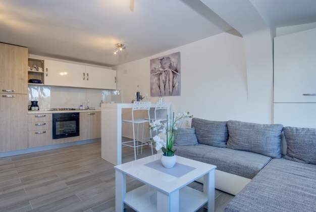 Newly renovated apartment Mirela for 2 people - Mali Lošinj