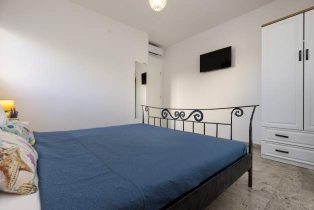 Apartment Apsyrtides beautiful renovated close to Sveti Martin beach for 2 people, Mali Lošinj.