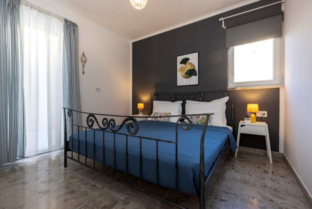Apartment Apsyrtides beautiful renovated close to Sveti Martin beach for 2 people, Mali Lošinj.