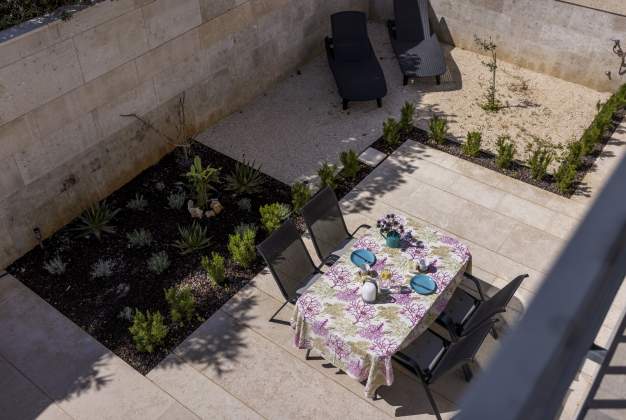 Apartment Apsyrtides beautiful renovated close to Sveti Martin beach for 2 people, Mali Lošinj.