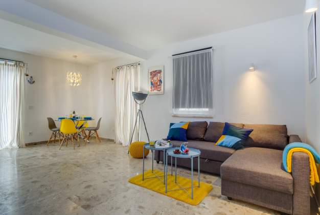 Apartment Apsyrtides beautiful renovated close to Sveti Martin beach for 2 people, Mali Lošinj.