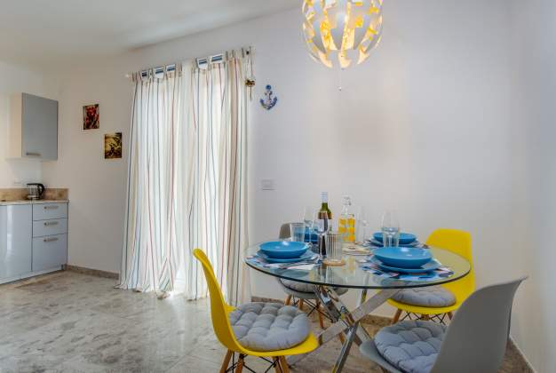 Apartment Apsyrtides beautiful renovated close to Sveti Martin beach for 2 people, Mali Lošinj.