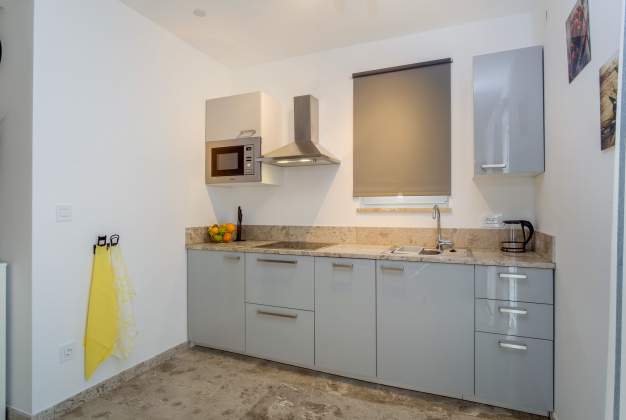 Apartment Apsyrtides beautiful renovated close to Sveti Martin beach for 2 people, Mali Lošinj.