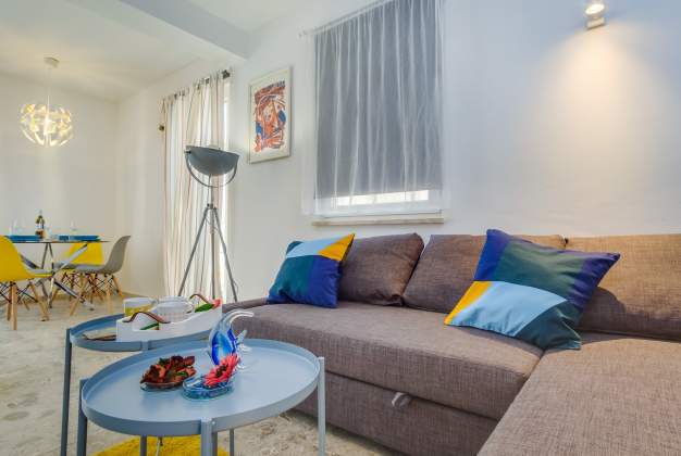 Apartment Apsyrtides beautiful renovated close to Sveti Martin beach for 2 people, Mali Lošinj.