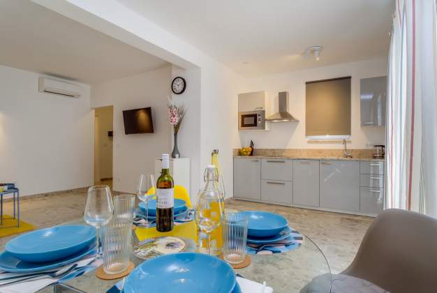 Apartment Apsyrtides beautiful renovated close to Sveti Martin beach for 2 people, Mali Lošinj.