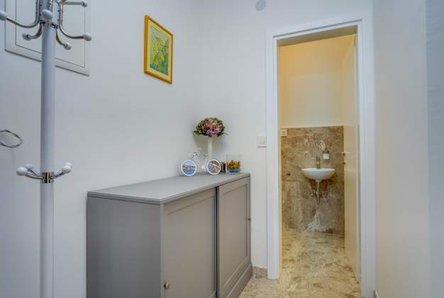 Apartment Apsyrtides beautiful renovated close to Sveti Martin beach for 4 people, Mali Lošinj.