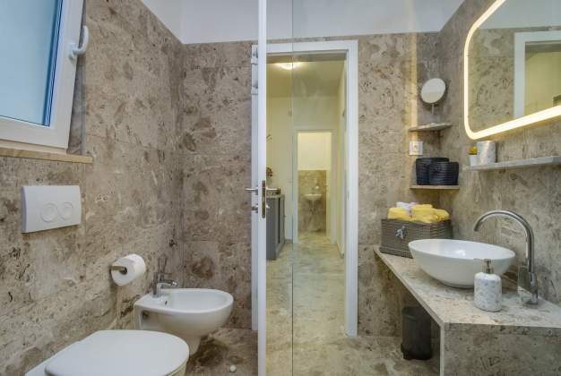 Apartment Apsyrtides beautiful renovated close to Sveti Martin beach for 2 people, Mali Lošinj.