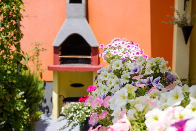 Arty 1 Apartment, 150m from the sea, charming terrace in Artatore, Mali Losinj